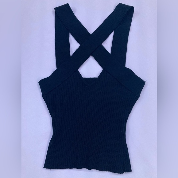 Jack & Jill Cropped Ribbed Black Key Hole Top - Picture 1 of 9